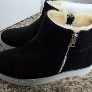 Size 8 boot.  Zipper up the side never worn